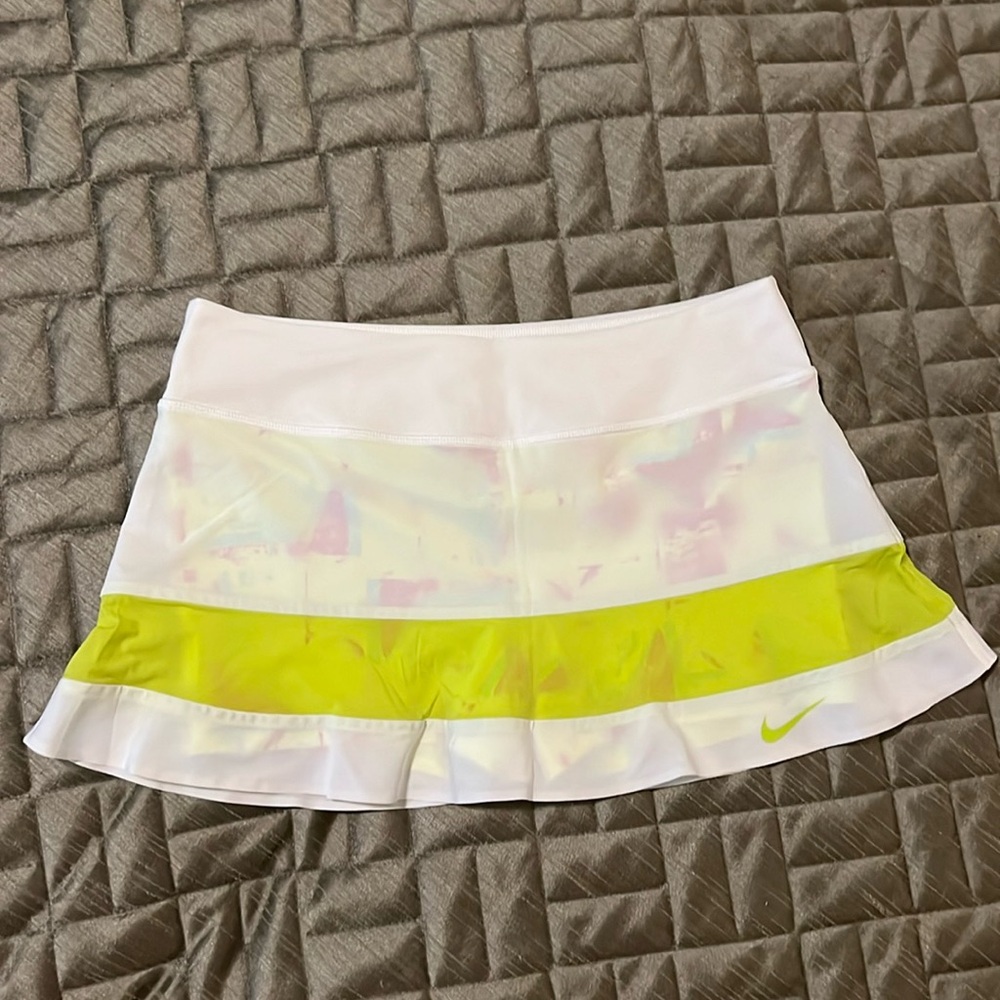 WHITE NIKE TENNIS SKIRT with lime yellow lining!! Super cute